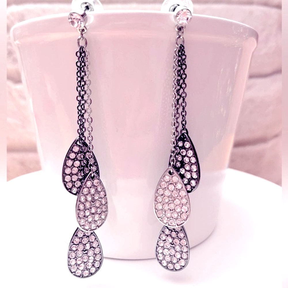 🌸3/$25 Vera Wang Teardrop Silver Gunmetal Pave Rhinestone Dangle Drop Earrings
